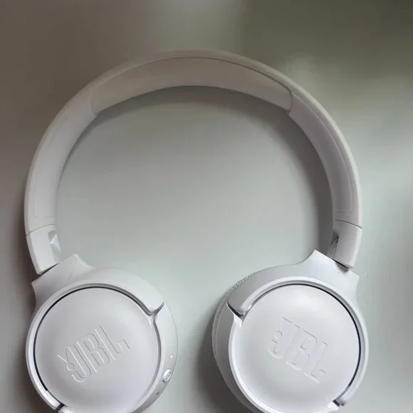 JBL Tune 520BT Wireless Bluetooth On-Ear Headphones With Built-In Microphone